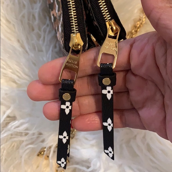 LV Jungle Print Limited Edition Double Zip - Picture 12 of 14
